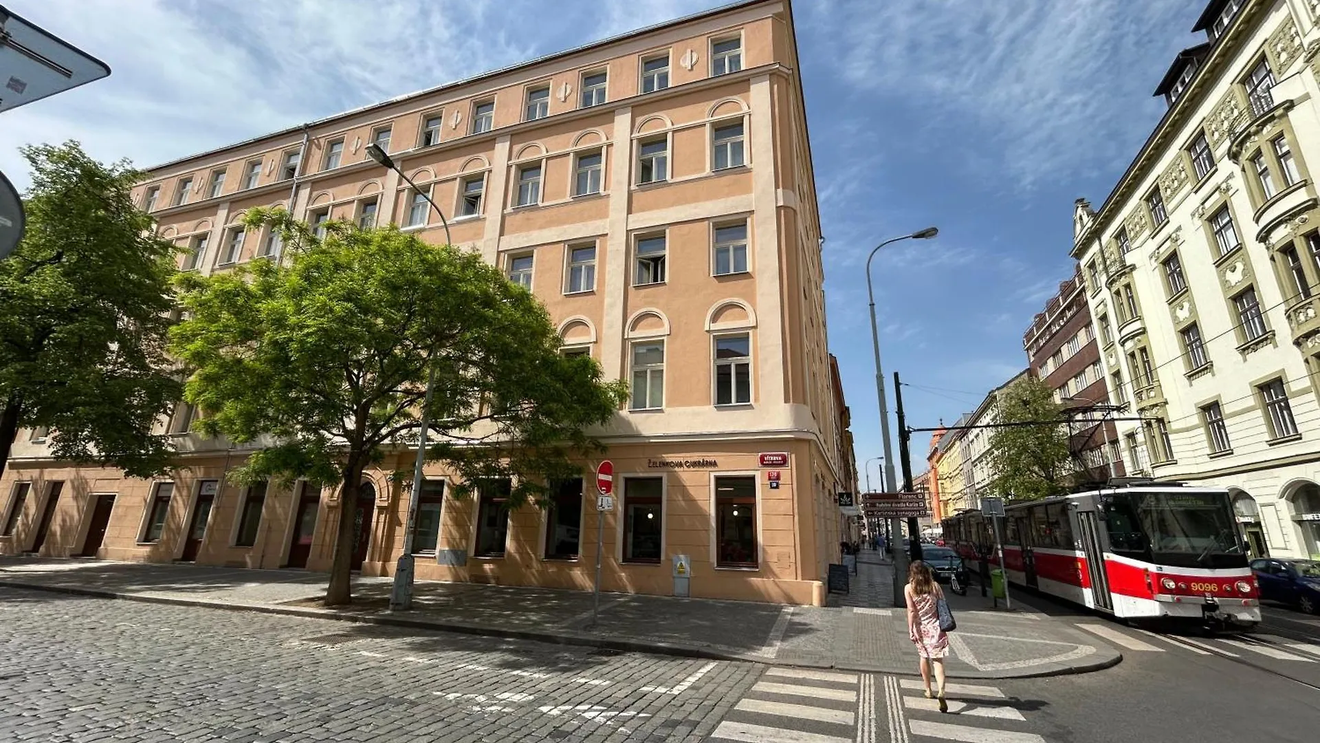 Lägenhet Modern Studio With Terrace Prag